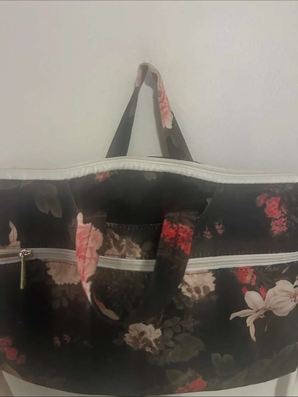 DAKINE Black Floral Laptop Shoulder Bag with Cream Strap
